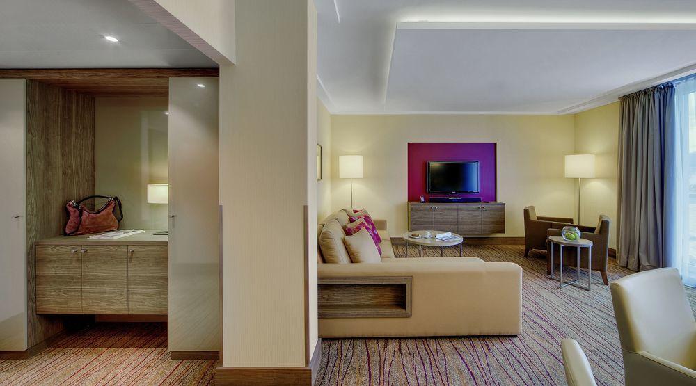 Courtyard By Marriott Linz Hotel Exterior foto