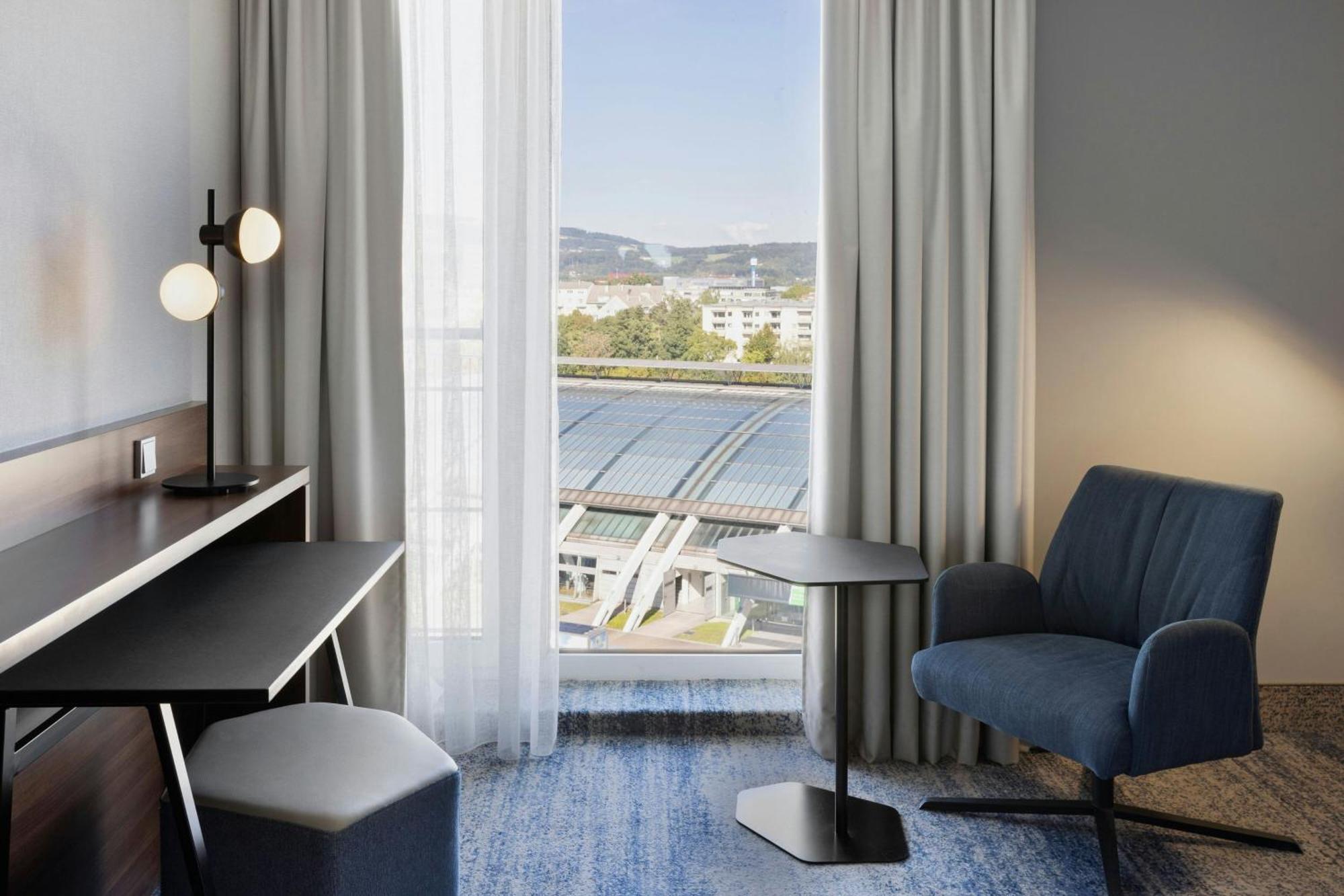 Courtyard By Marriott Linz Hotel Exterior foto
